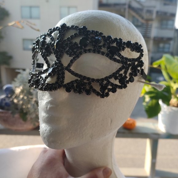 Rhinestone Mask w eladtic strap - Picture 2 of 4